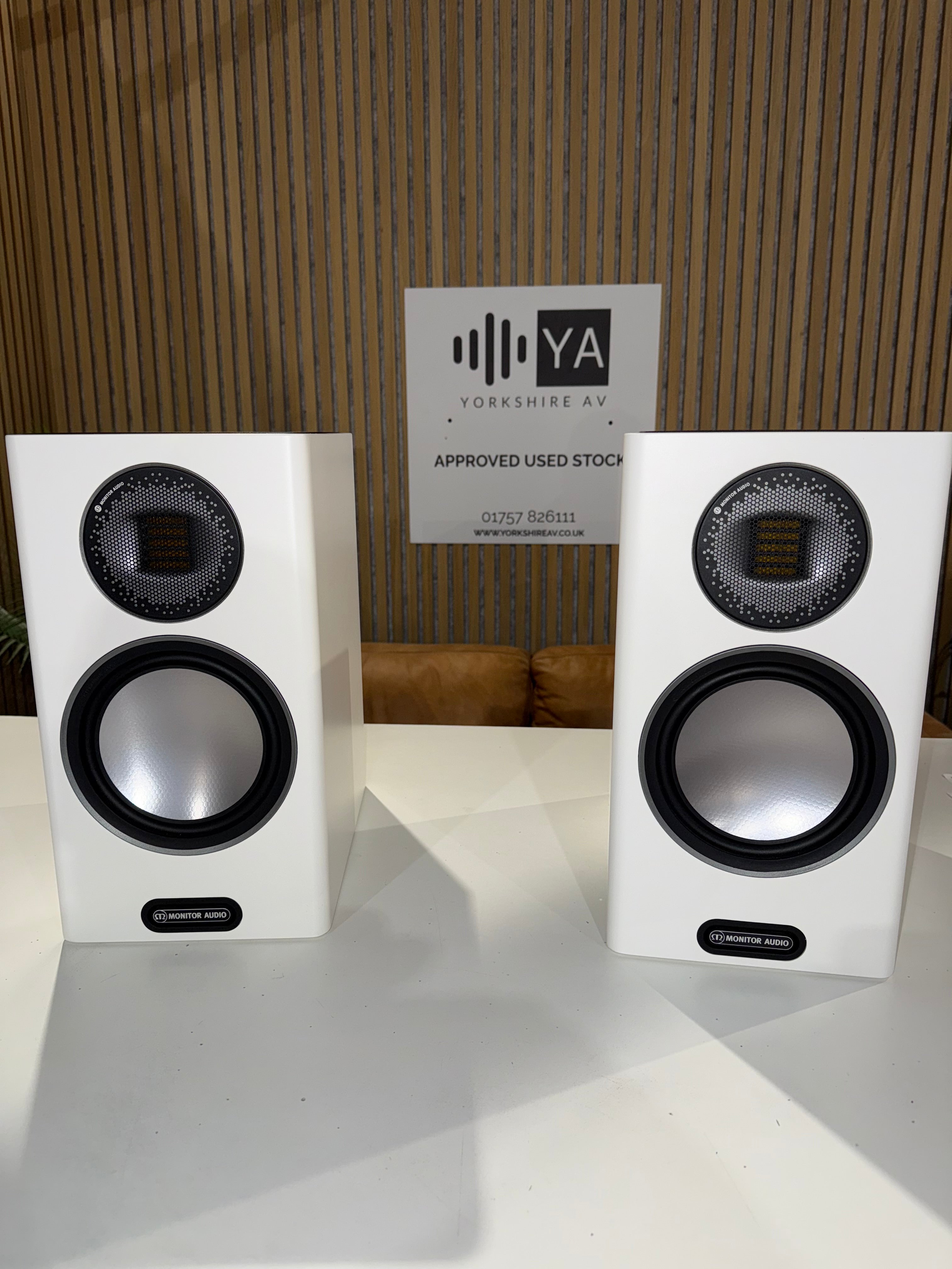 Clearance: Part-Exchange Monitor Audio Gold 100 5G with stands (white)